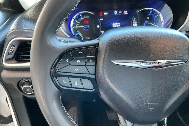 Chrysler Pacifica photo 18
