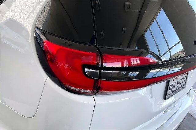 Chrysler Pacifica photo 28