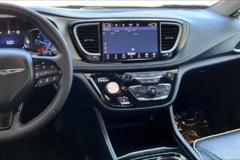 More photos of 2023 Chrysler Pacifica Limited at I-10 Chrysler Dodge Jeep Ram, CA