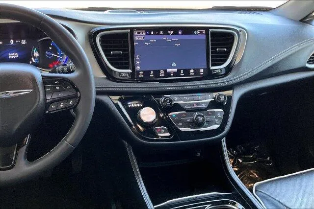 Chrysler Pacifica photo 5