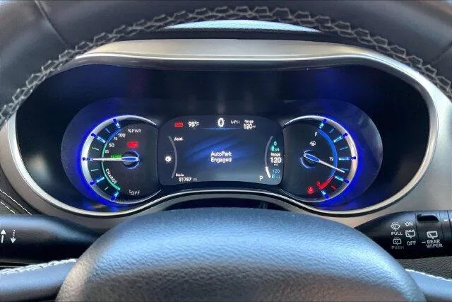Chrysler Pacifica photo 20