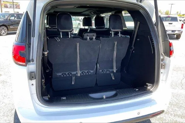 Chrysler Pacifica photo 34