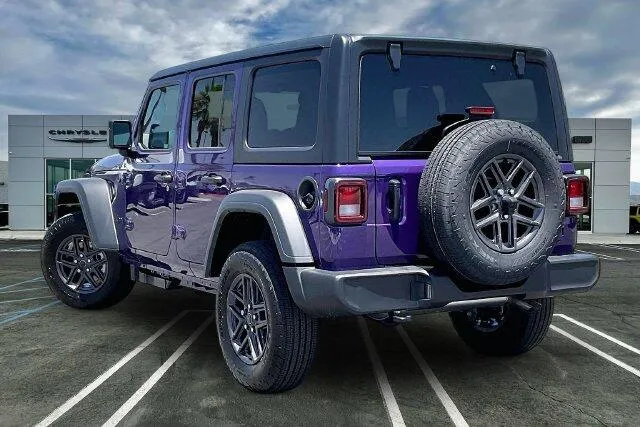 Jeep Wrangler photo 2