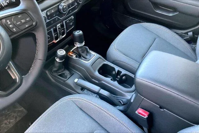 Jeep Wrangler photo 7