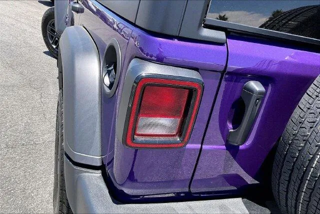 Jeep Wrangler photo 12