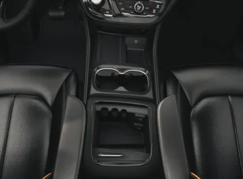 More photos of 2027 Chrysler Pacifica Limited at I-10 Chrysler Dodge Jeep Ram, CA