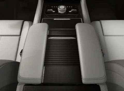 More photos of 2026 Jeep Grand Wagoneer Summit Obsidian 4x4 at I-10 Chrysler Dodge Jeep Ram, CA