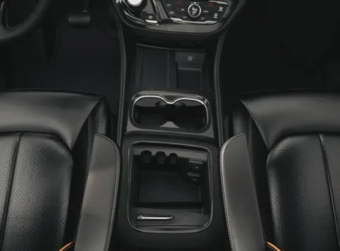 More photos of 2027 Chrysler Pacifica Limited at I-10 Chrysler Dodge Jeep Ram, CA