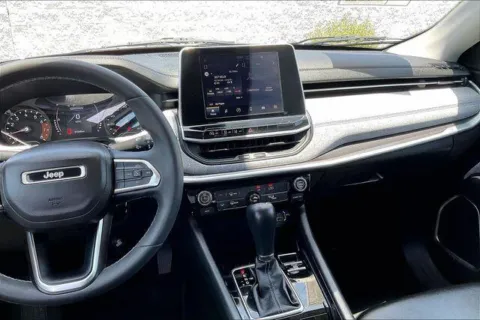 More photos of 2022 Jeep Compass Latitude at I-10 Chrysler Dodge Jeep Ram, CA