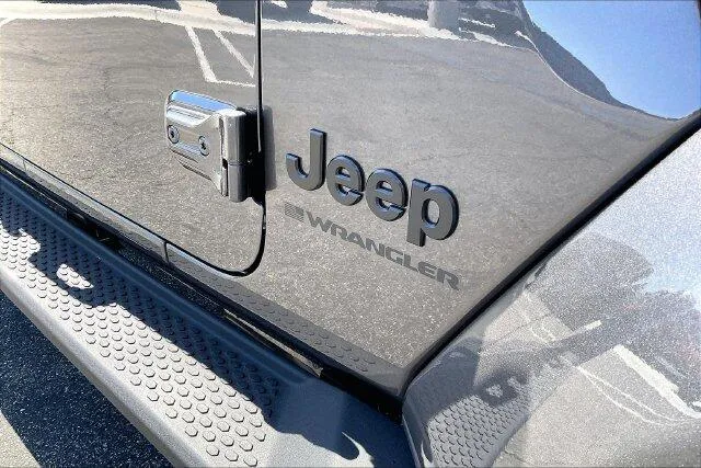 Jeep Wrangler photo 13