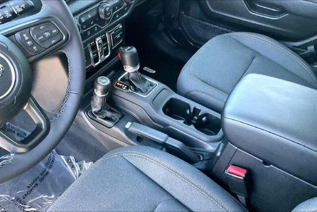 Jeep Wrangler photo 7
