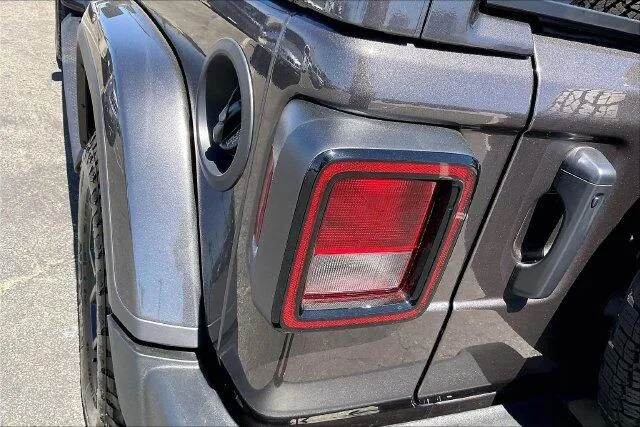 Jeep Wrangler photo 12