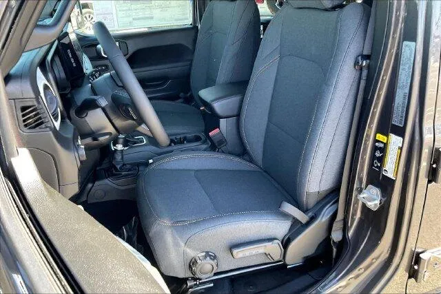 Jeep Wrangler photo 8