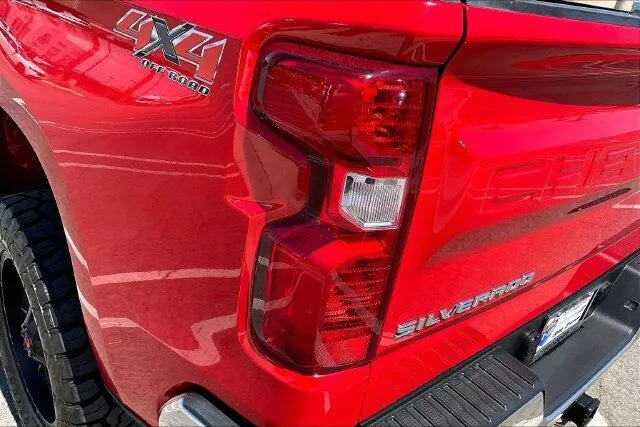 Chevrolet Silverado photo 28