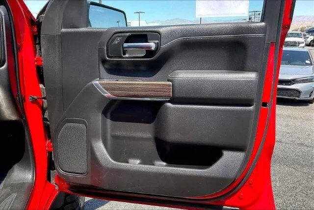 Chevrolet Silverado photo 23