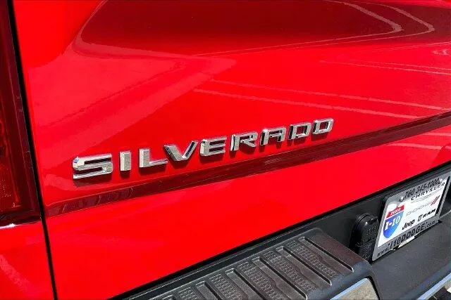 Chevrolet Silverado photo 31
