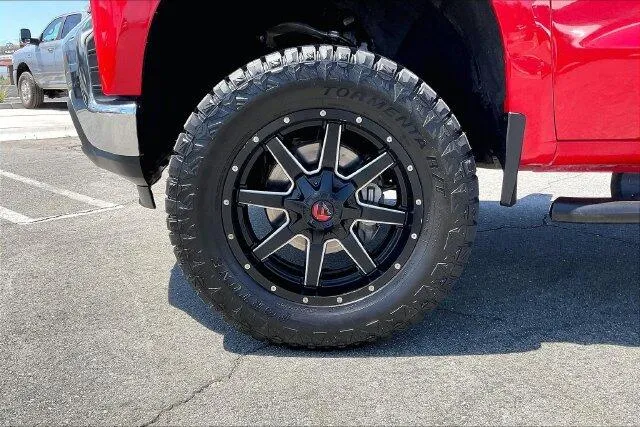 Chevrolet Silverado photo 8