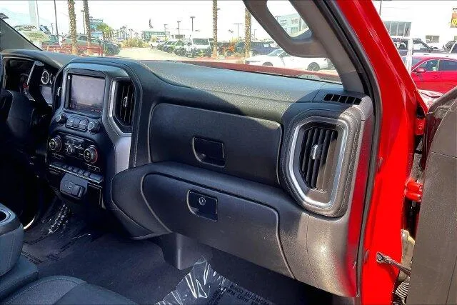 Chevrolet Silverado photo 16