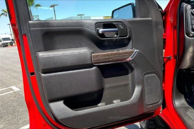 Chevrolet Silverado photo 22