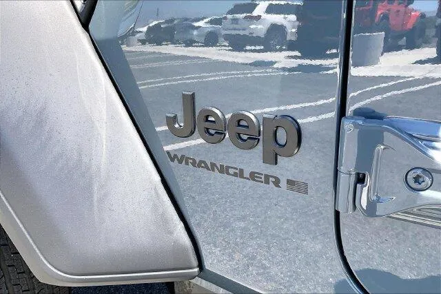 Jeep Wrangler photo 13