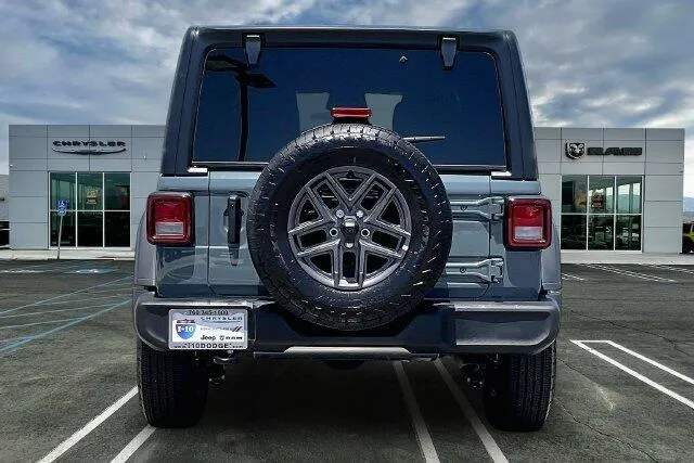 Jeep Wrangler photo 3
