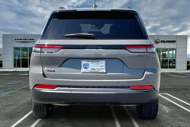 Jeep Grand Cherokee photo 3