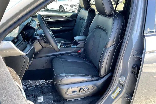 Jeep Grand Cherokee photo 8