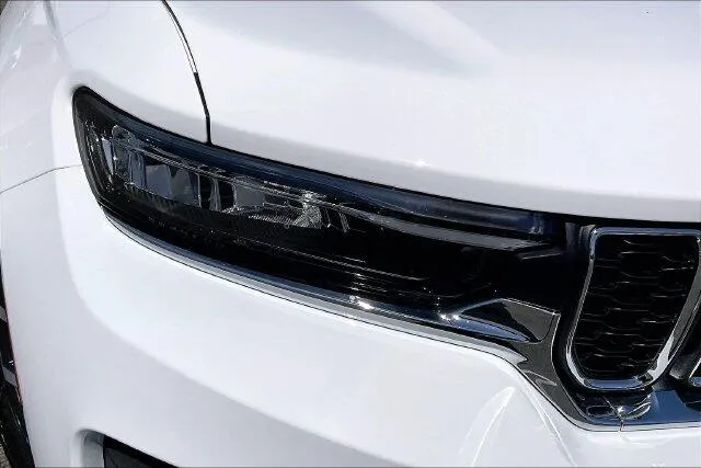 Jeep Grand Cherokee photo 11