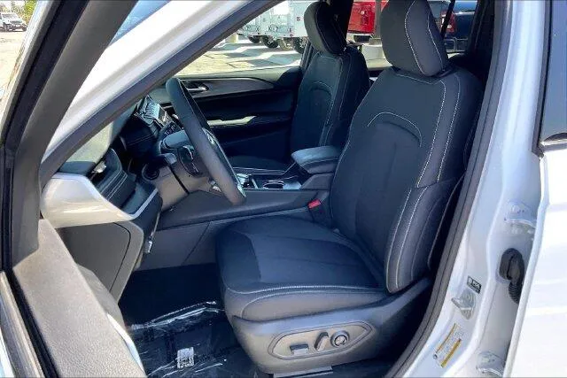 Jeep Grand Cherokee photo 8