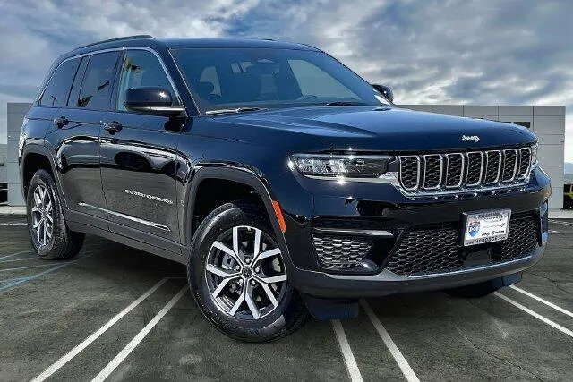 Jeep Grand Cherokee photo 14