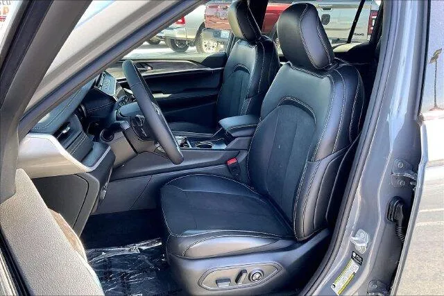 Jeep Grand Cherokee L photo 8