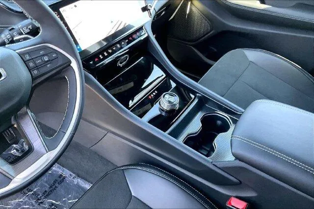 Jeep Grand Cherokee L photo 7