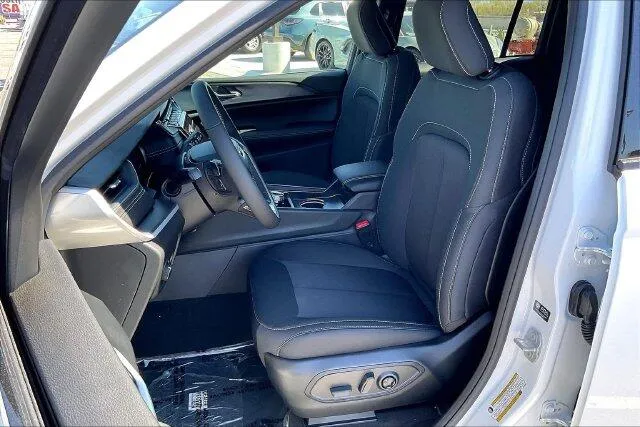 Jeep Grand Cherokee photo 8