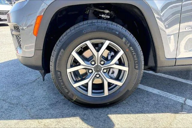 Jeep Grand Cherokee photo 10
