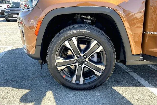 Jeep Grand Cherokee photo 10