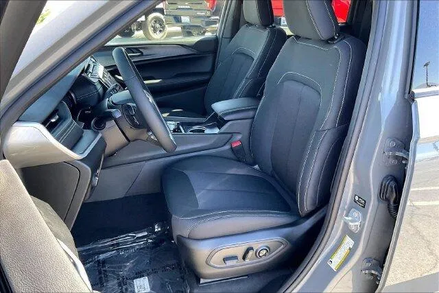 Jeep Grand Cherokee photo 8