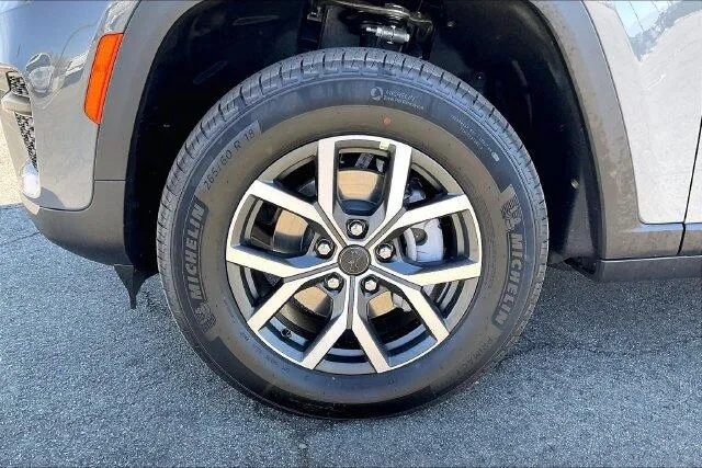 Jeep Grand Cherokee photo 10