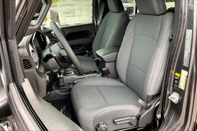 Jeep Wrangler photo 8