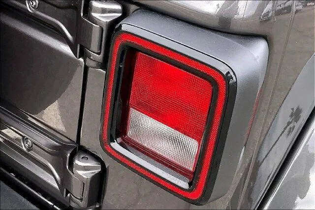 Jeep Wrangler photo 12
