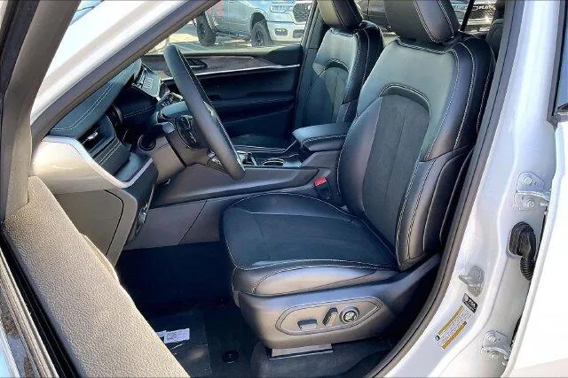 Jeep Grand Cherokee L photo 8