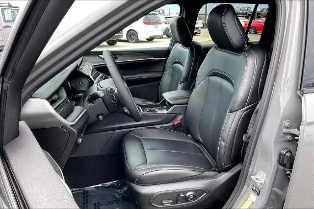 Jeep Grand Cherokee photo 8
