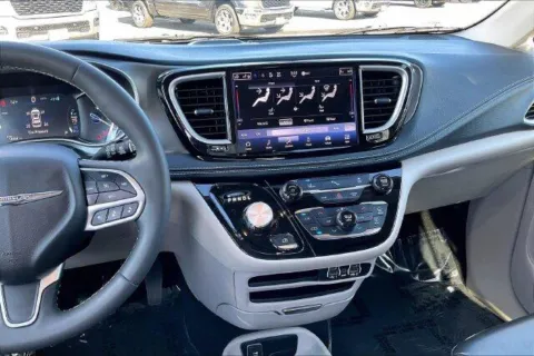 More photos of 2023 Chrysler Pacifica Touring L at I-10 Chrysler Dodge Jeep Ram, CA