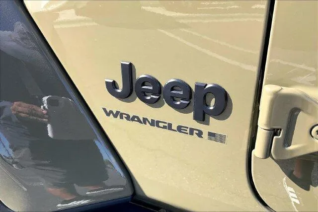 Jeep Wrangler photo 12