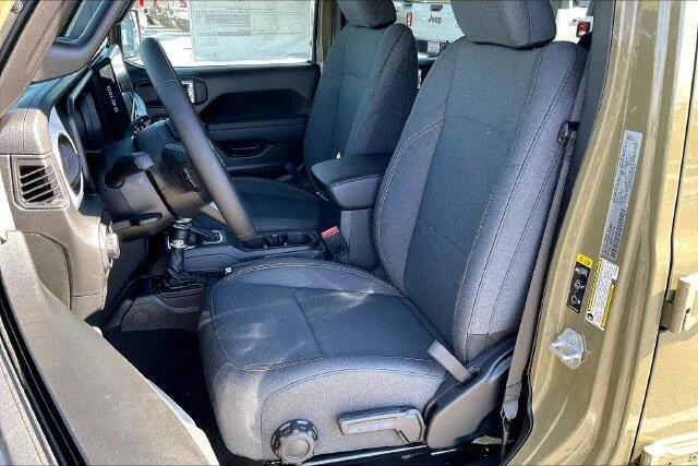 Jeep Wrangler photo 8
