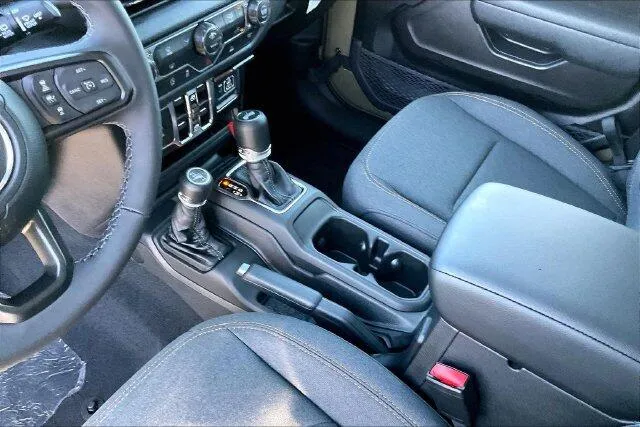 Jeep Wrangler photo 7