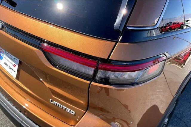 Jeep Grand Cherokee photo 12