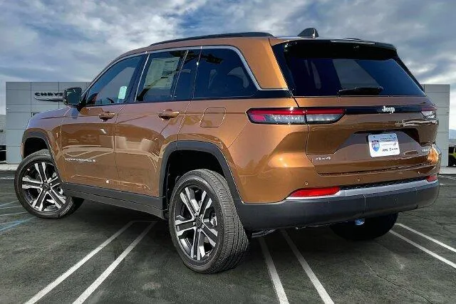 Jeep Grand Cherokee photo 2