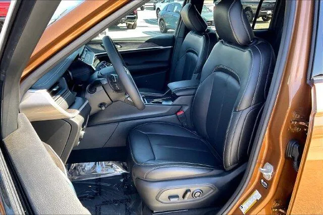 Jeep Grand Cherokee photo 8