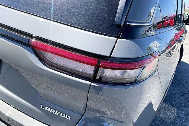Jeep Grand Cherokee photo 12