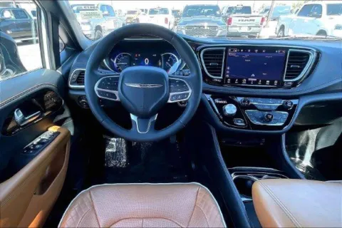 More photos of 2023 Chrysler Pacifica Pinnacle at I-10 Chrysler Dodge Jeep Ram, CA